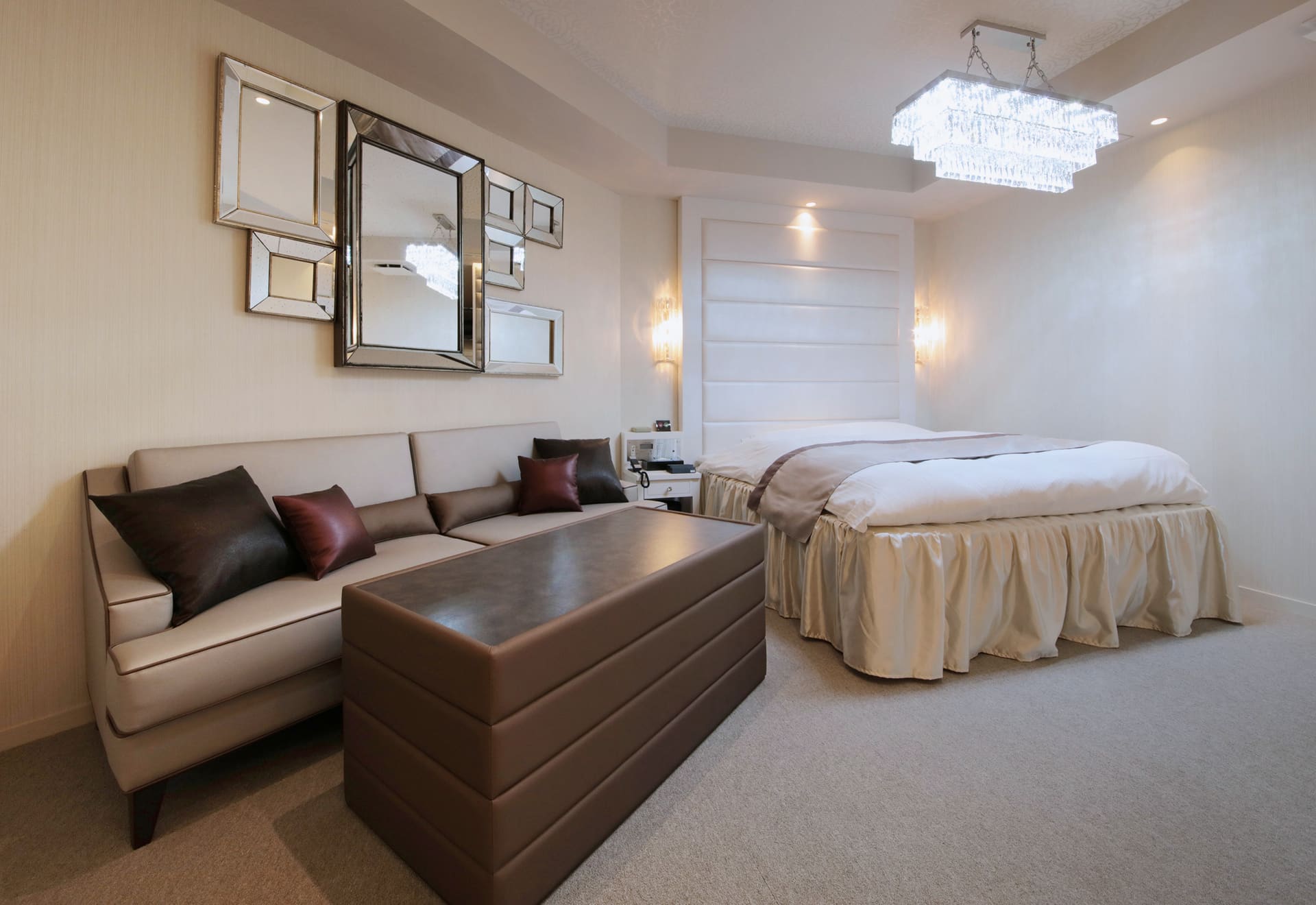 Mirror Semi Suite 710
