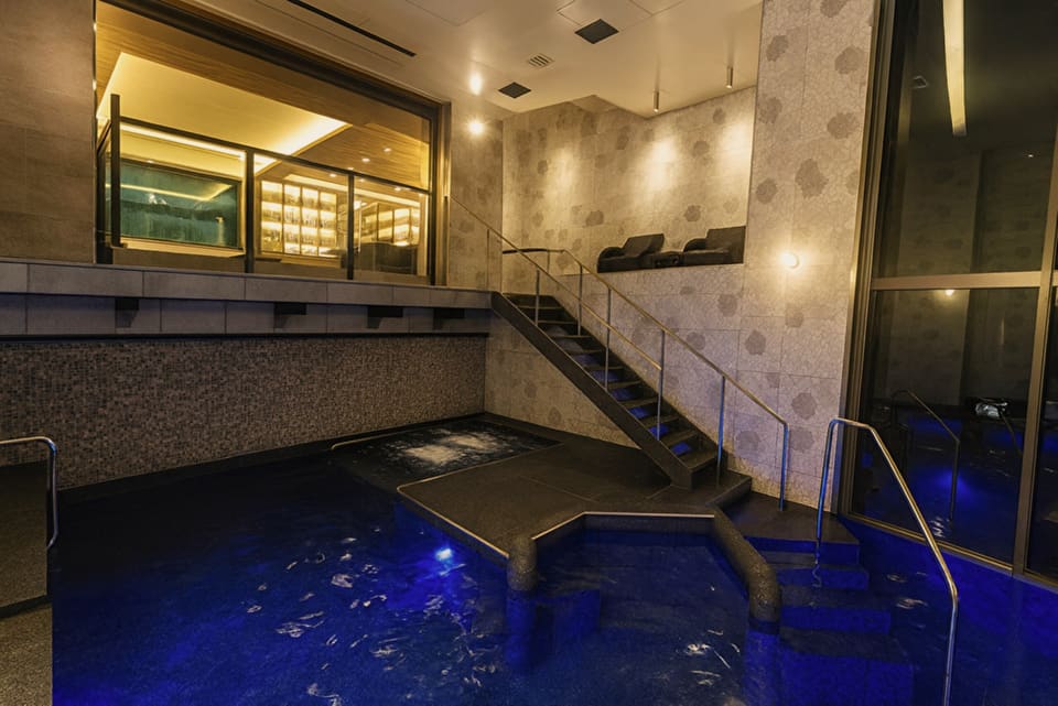 Pool Suite 810 private pool